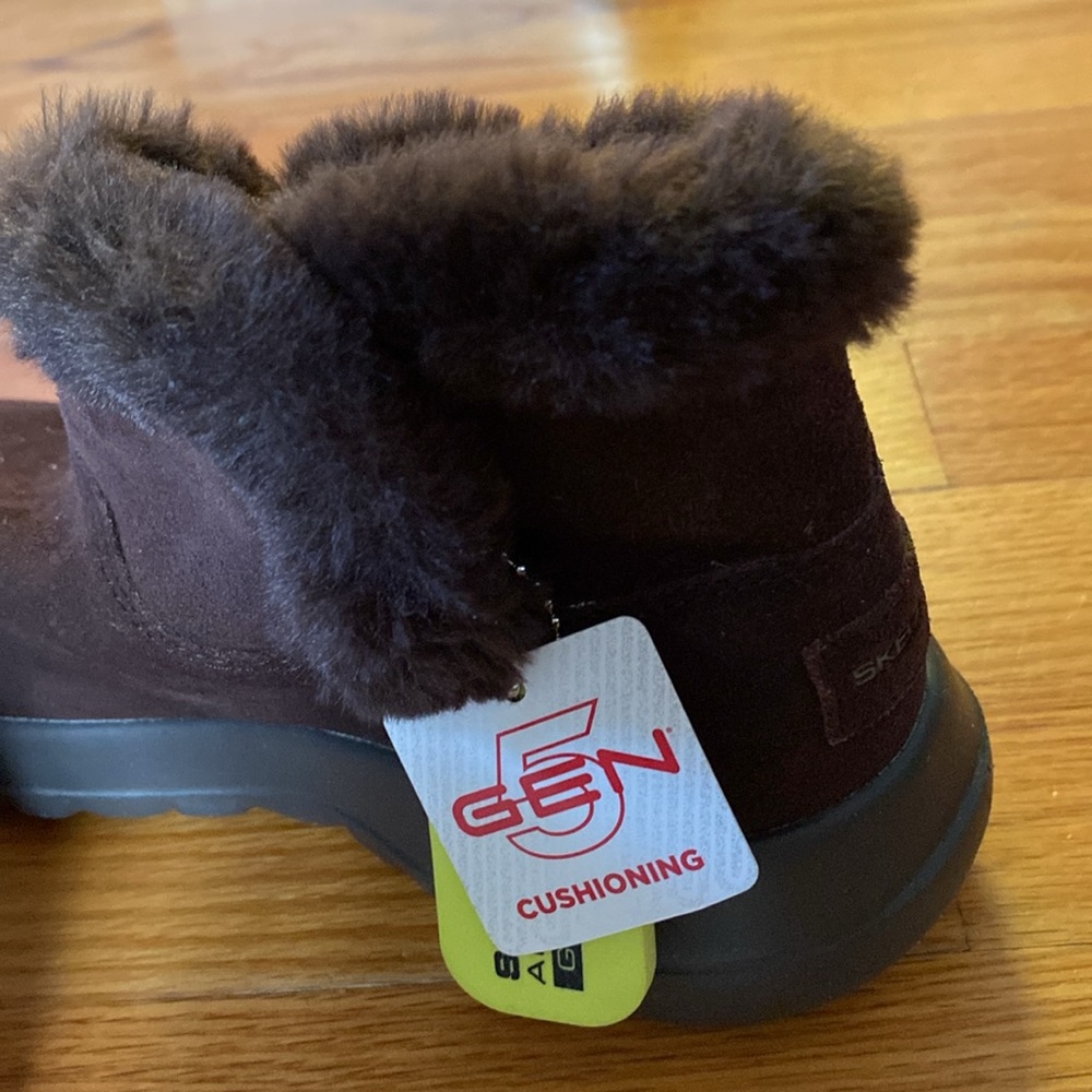 NWT sz 6 Skechers brown furry lined boots with Scotchgard Slip in entry w/elasti - Picture 6 of 8